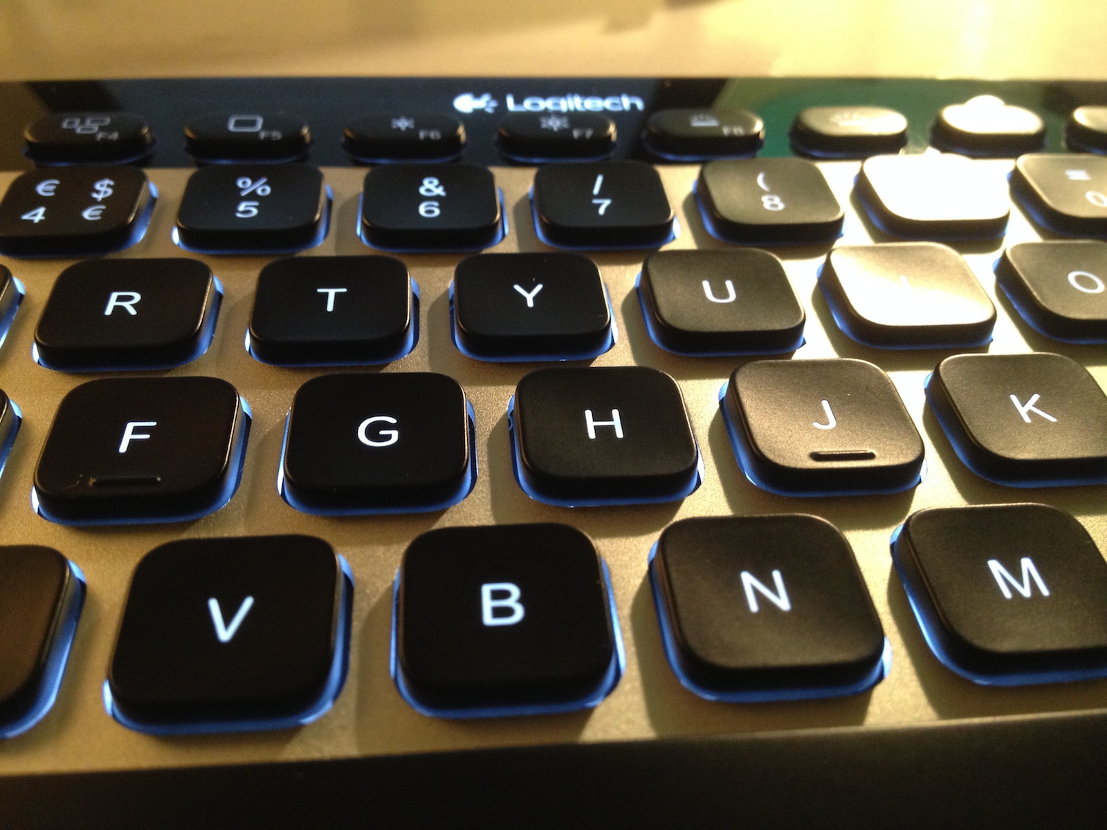 Logitech K811 keyboard with backlight active