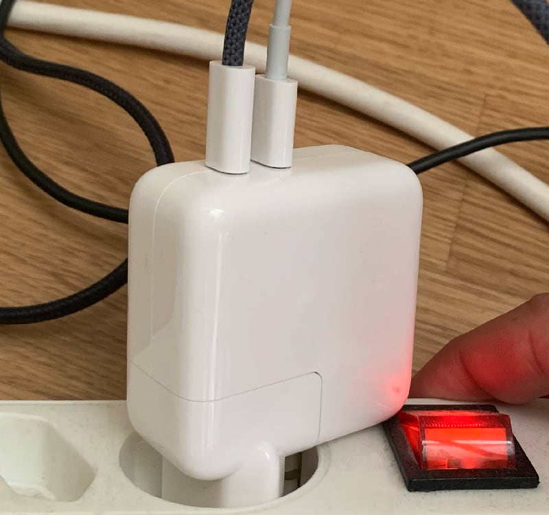 The power plug with two USB-C ports